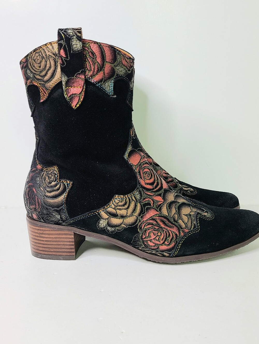 L'artiste Ladyluck Shine Black Genuine Suede Tapestry Western Cowboy Boots